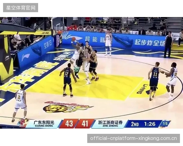 球迷无奈：广厦巅峰过后，青岛的“逆袭”让人无语——从“王者”到“落寞”的深刻思考